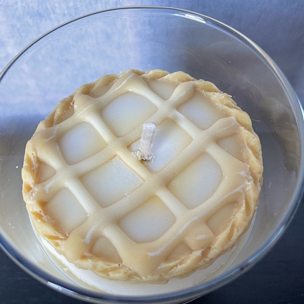 Apple Crisp Oat Latte Hand-poured Soy Wax Holiday Candle Made in Turkey - Picture 4 of 8